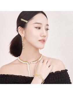 Earrings• Glam Ever X Akiiiko Co-Branded Zircon earrings in long chains 